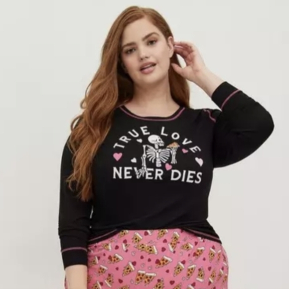 6. NWT $35 Torrid Super Soft Sleep TRUE LOVE NEVER DIES Pizza Long Sleeve Tee 1X - Picture 1 of 4